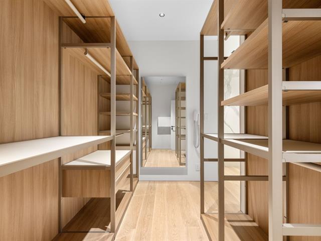 Walk-in closet
