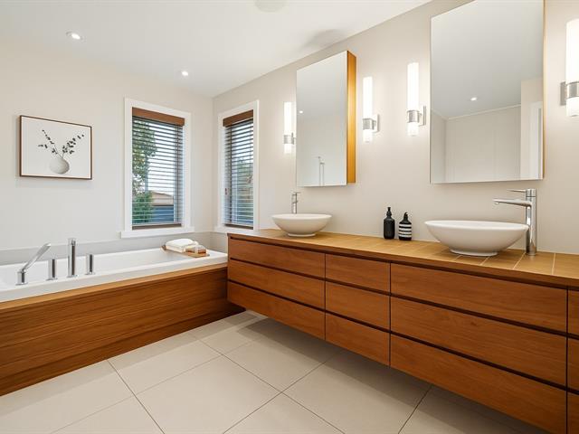 Ensuite bathroom