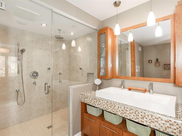 Ensuite bathroom