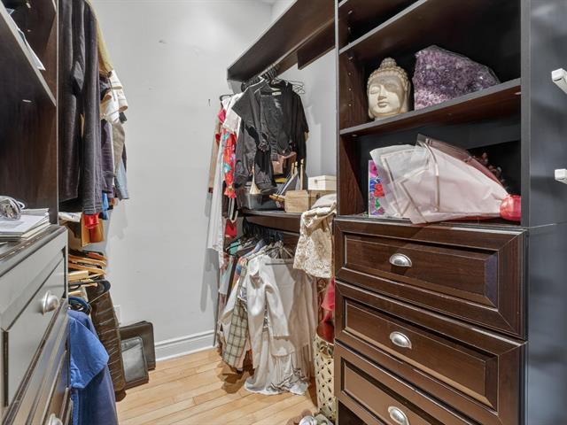 Walk-in closet