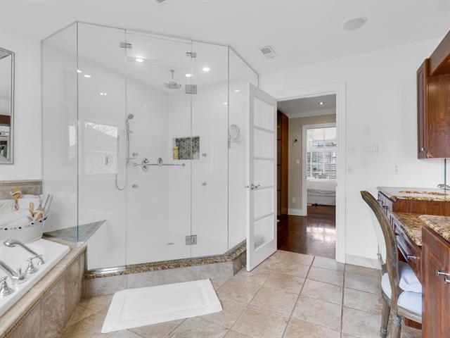 Salle de bains attenante à la CCP