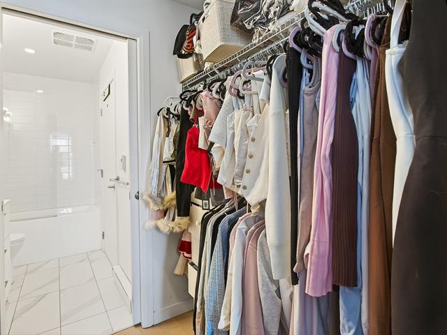 Walk-in closet