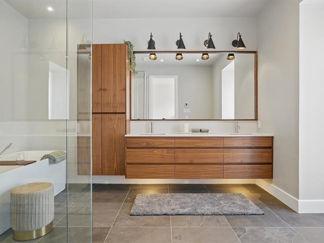 Ensuite bathroom