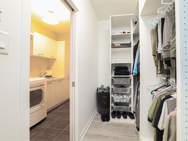 Walk-in closet