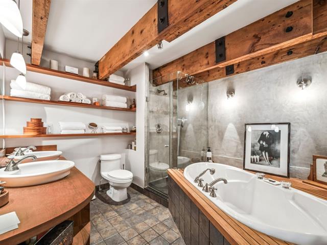 Salle de bains attenante à la CCP