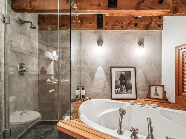 Salle de bains attenante à la CCP