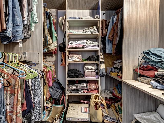 Walk-in closet