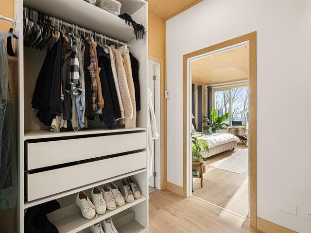 Walk-in closet