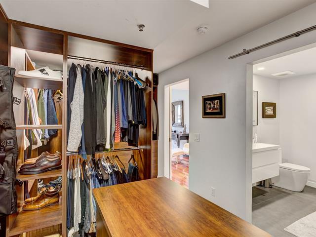 Walk-in closet