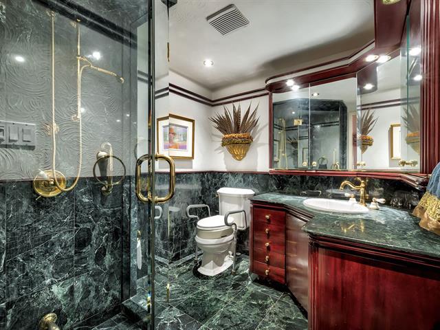 Salle de bains attenante à la CCP