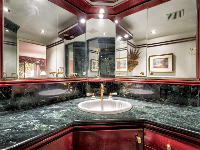 Salle de bains attenante à la CCP