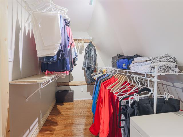 Walk-in closet