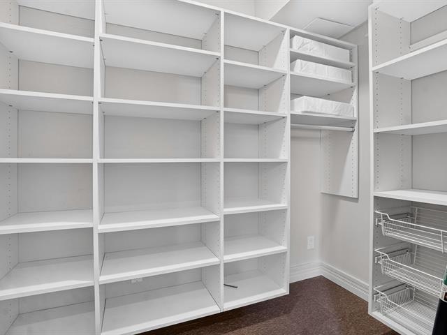 Walk-in closet