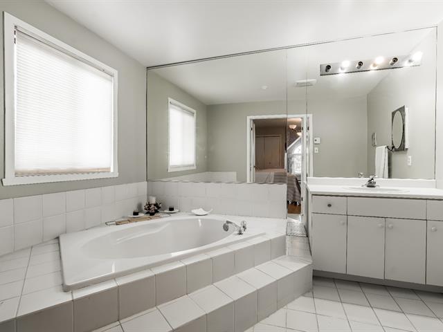 Ensuite bathroom