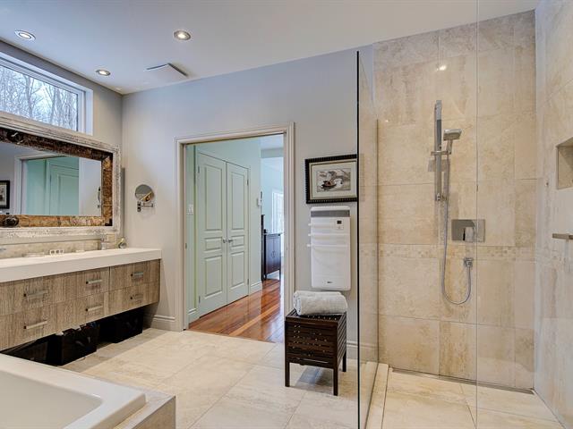 Ensuite bathroom