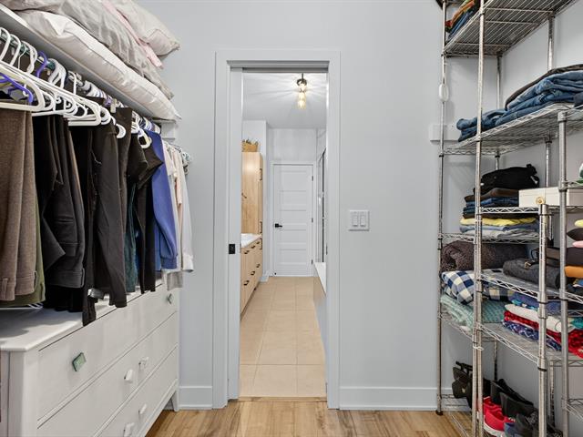 Walk-in closet