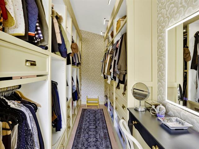 Walk-in closet