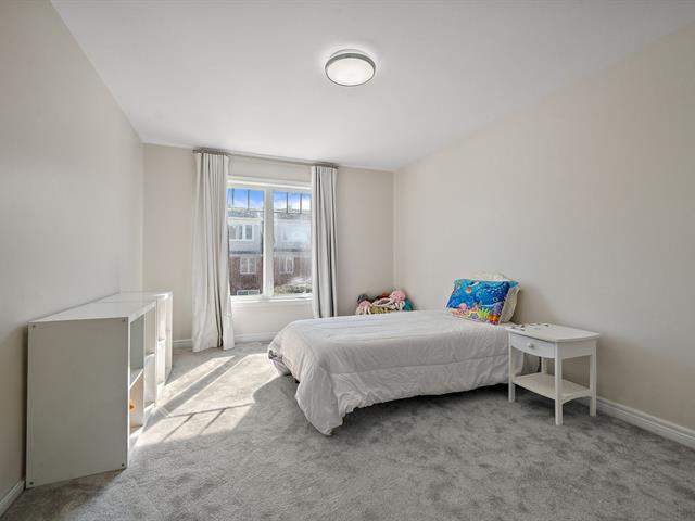 Two or more storey for sale, Montréal (Saint-Laurent)