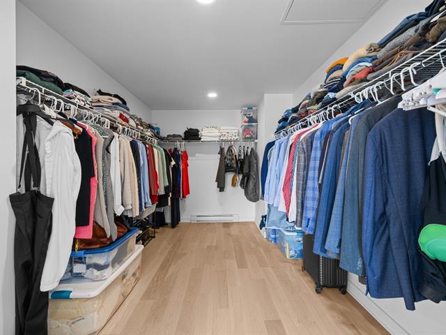 Walk-in closet