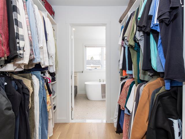 Walk-in closet