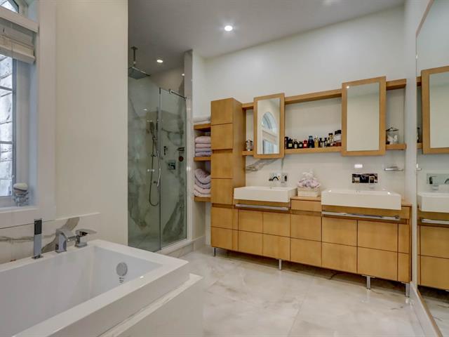 Ensuite bathroom