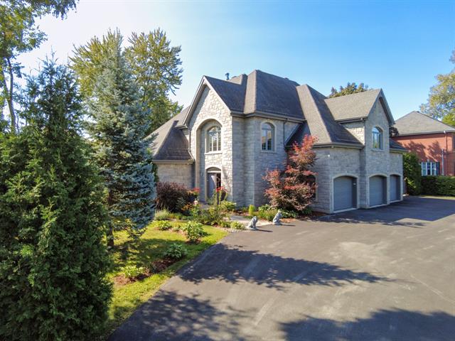 Maison à étages à vendre, Laval (Laval-sur-le-Lac)