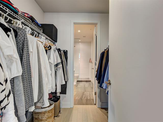 Walk-in closet