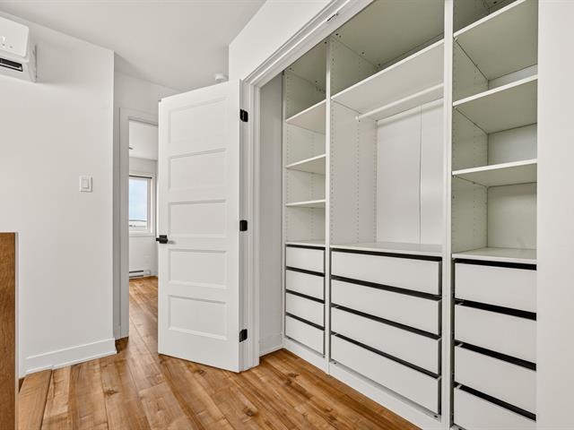 Walk-in closet