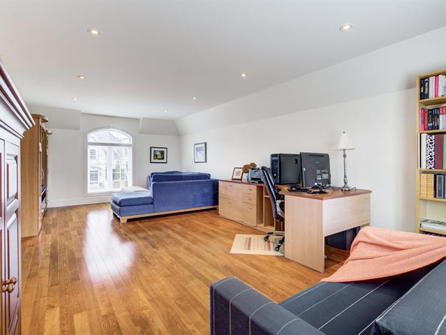 Two or more storey sold, Candiac