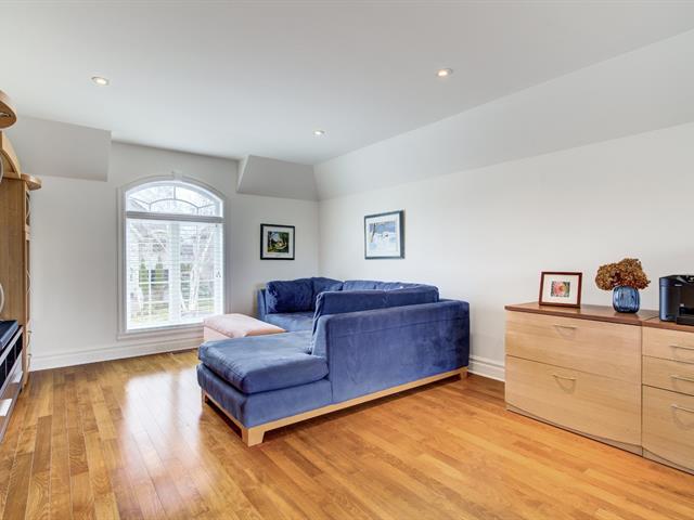 Two or more storey sold, Candiac