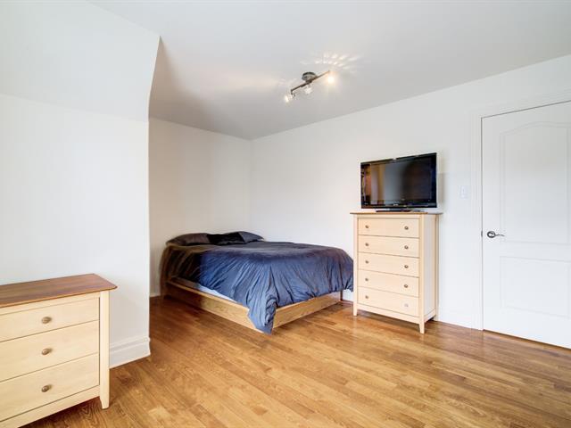 Two or more storey sold, Candiac
