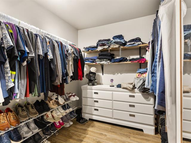 Walk-in closet