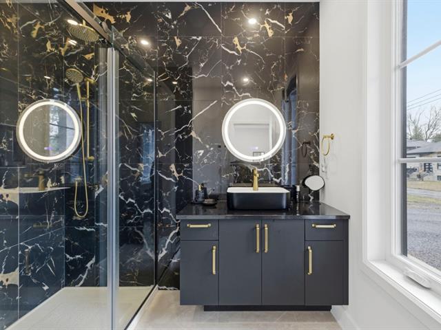 Ensuite bathroom