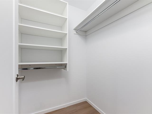 Walk-in closet