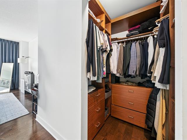 Walk-in closet