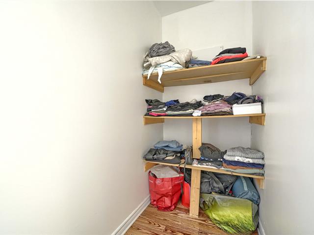 Walk-in closet