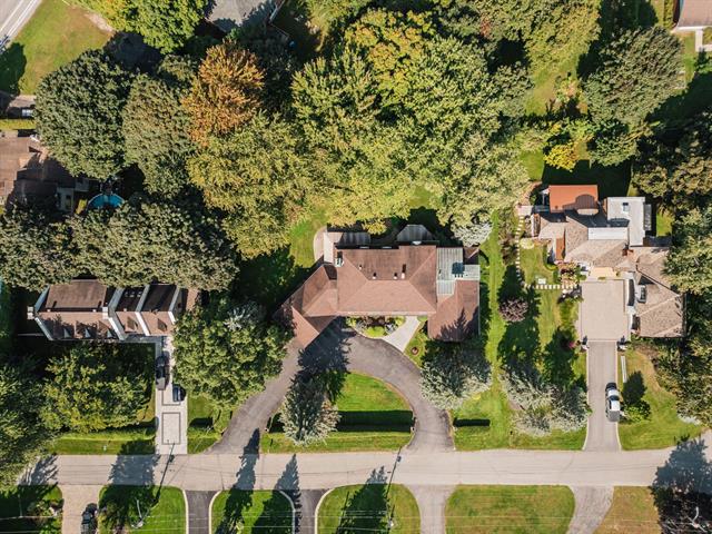 Maison à étages à vendre, Laval (Laval-sur-le-Lac)