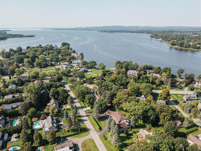 Maison à étages à vendre, Laval (Laval-sur-le-Lac)