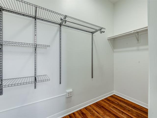 Walk-in closet