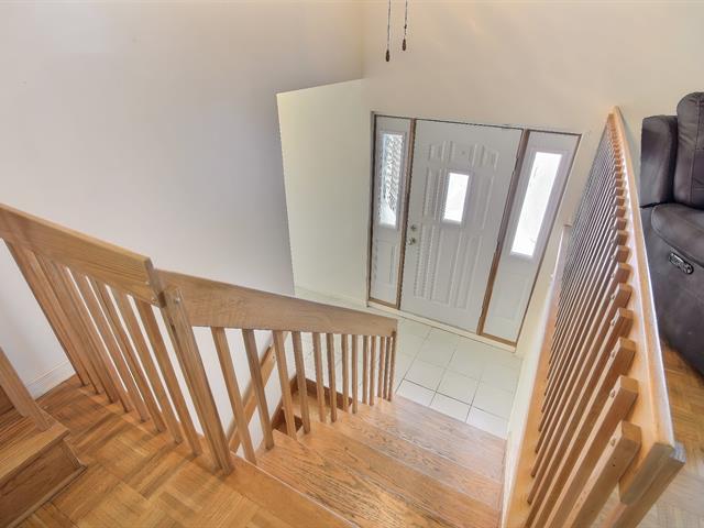 Maison à paliers multiples vendu, Mascouche