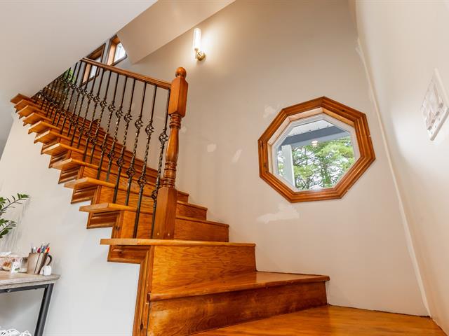 Maison à étages vendu, Saint-Colomban