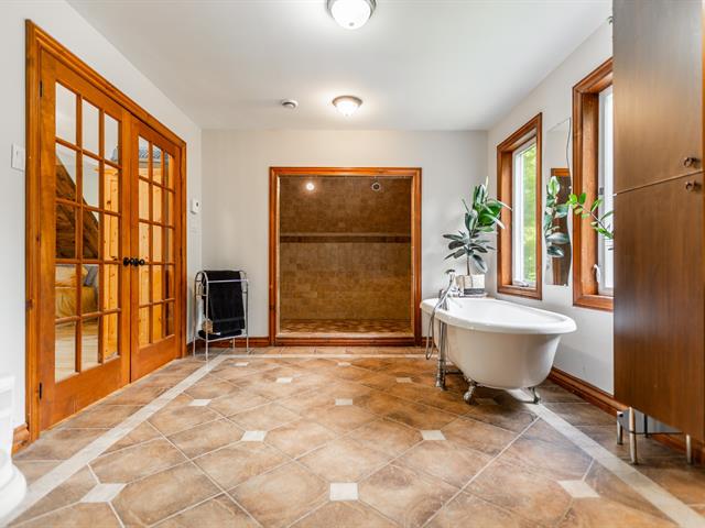 Maison à étages vendu, Saint-Colomban