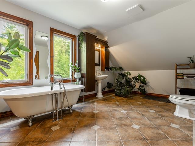 Maison à étages vendu, Saint-Colomban