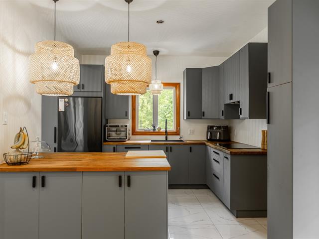 Maison à étages vendu, Saint-Colomban