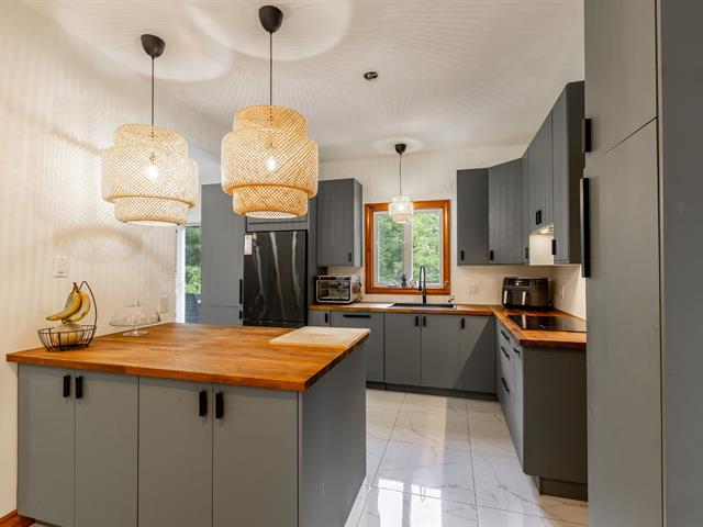 Maison à étages vendu, Saint-Colomban