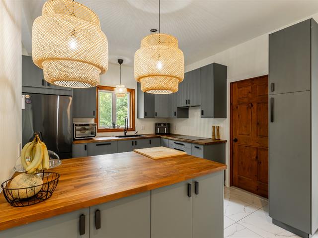 Maison à étages vendu, Saint-Colomban