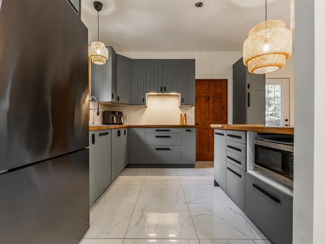 Maison à étages vendu, Saint-Colomban