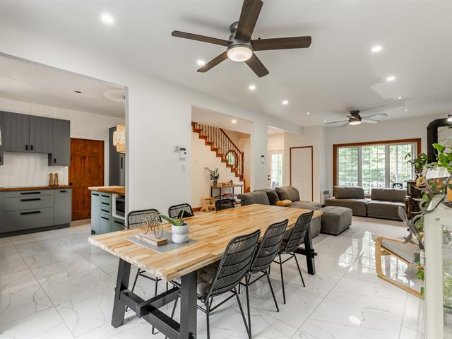 Maison à étages vendu, Saint-Colomban