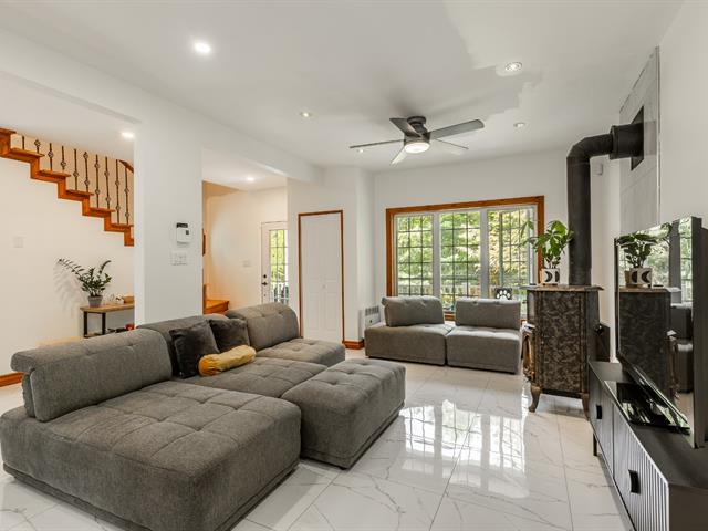 Maison à étages vendu, Saint-Colomban