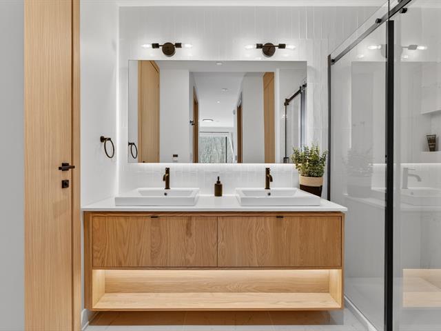 Ensuite bathroom